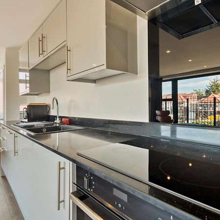 Modern Penthouse In Wembley Lejlighed London Eksteriør billede