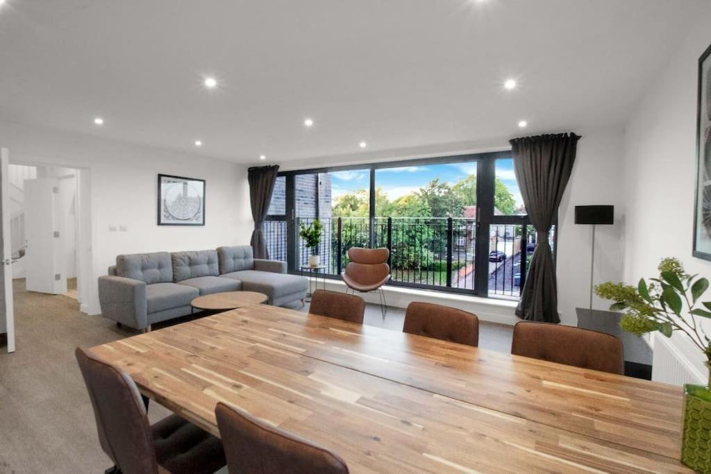 Modern Penthouse In Wembley Lejlighed London Eksteriør billede