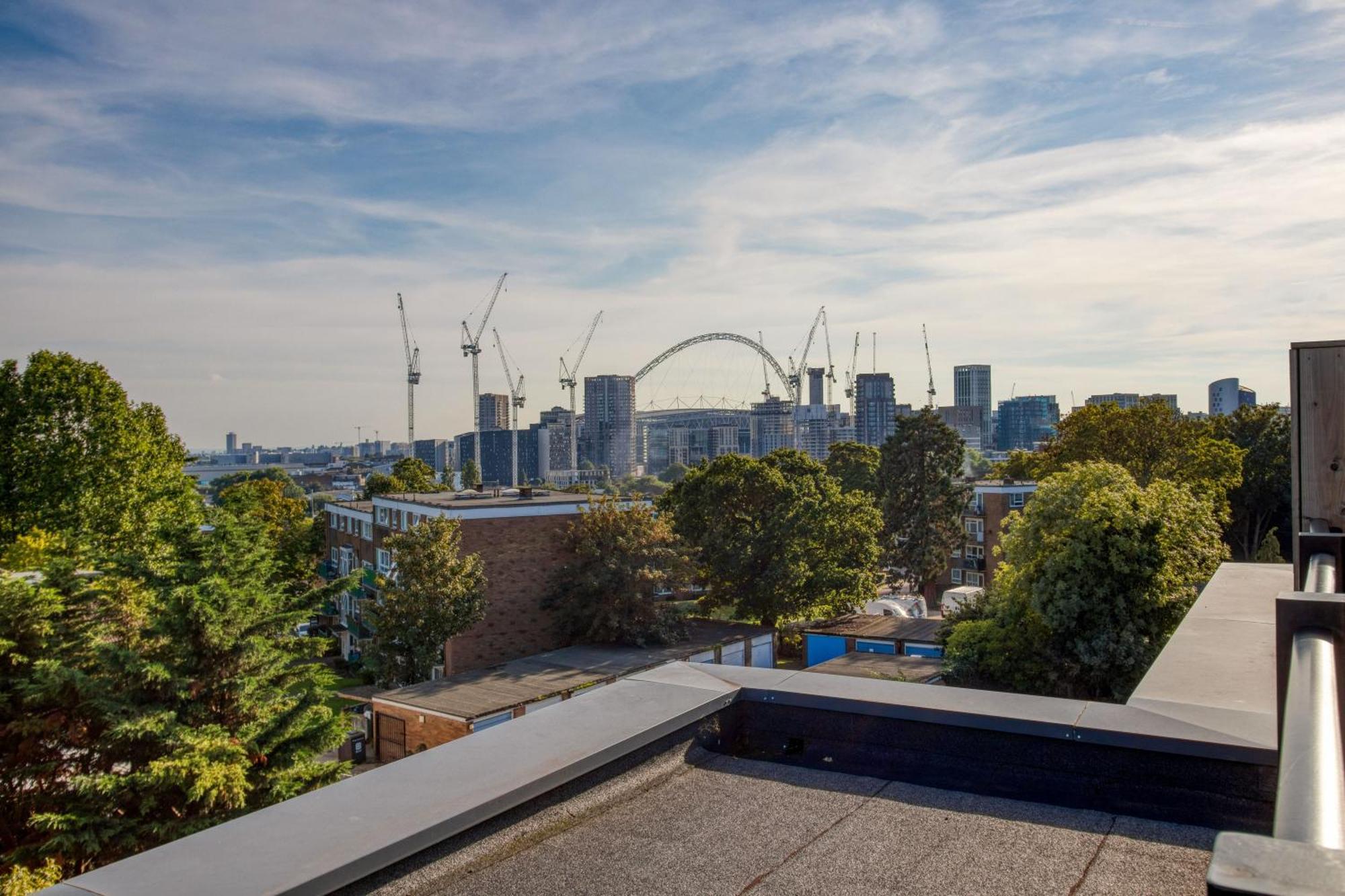 Modern Penthouse In Wembley Lejlighed London Eksteriør billede