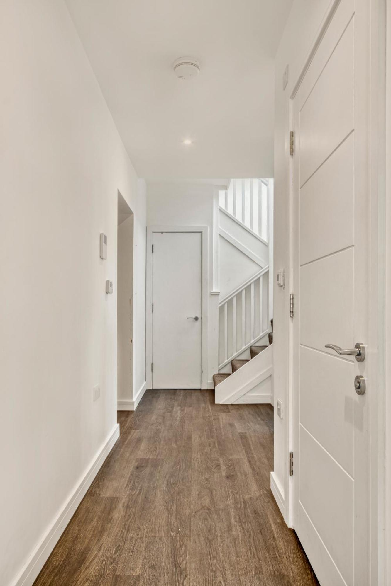 Modern Penthouse In Wembley Lejlighed London Eksteriør billede